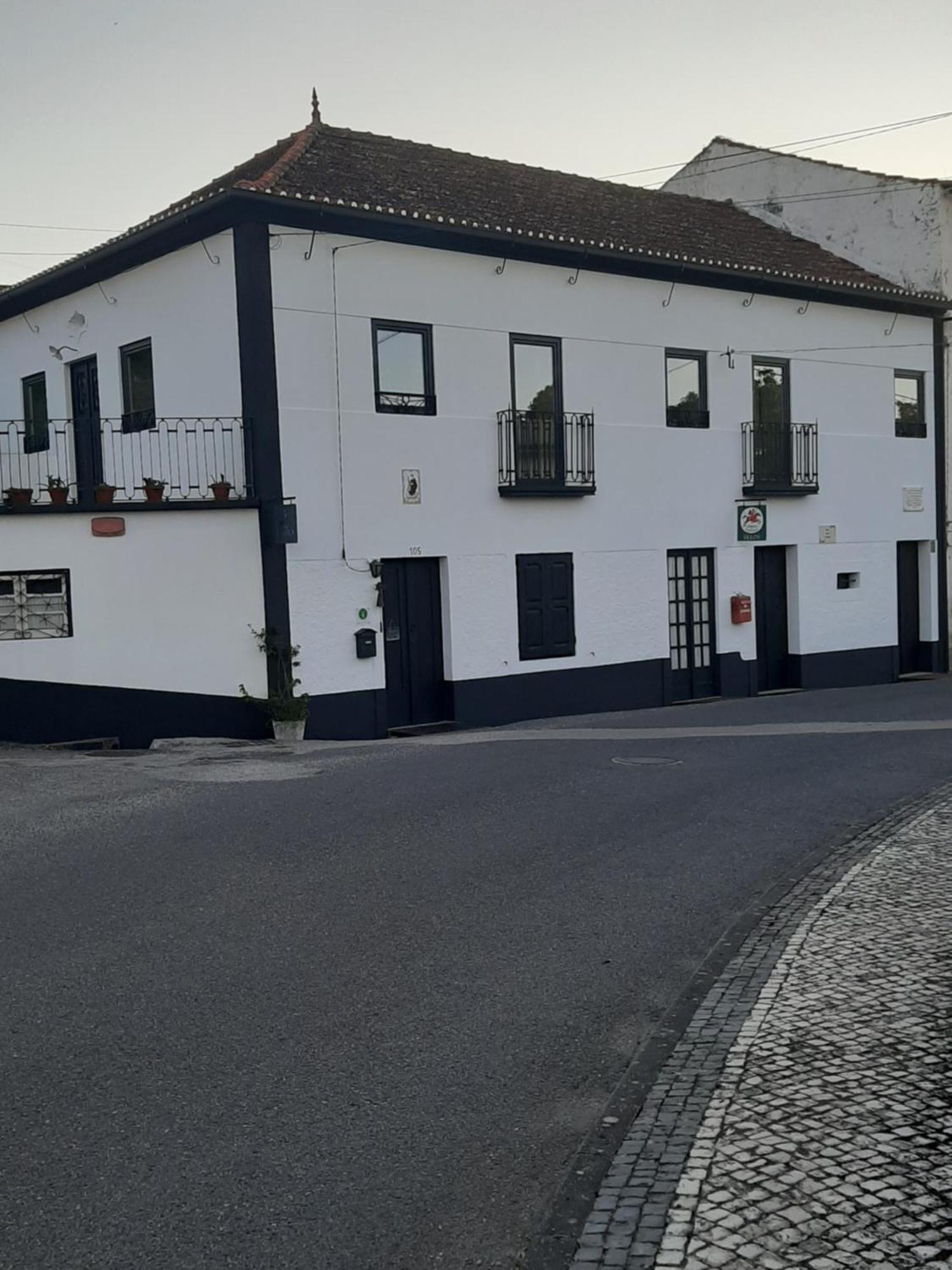 Casa Do Sr. Falcao Miranda do Corvo Luaran gambar